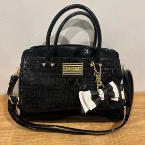 Betsy‎ Johnson patent leather shoulder handbag with bow accent EUC